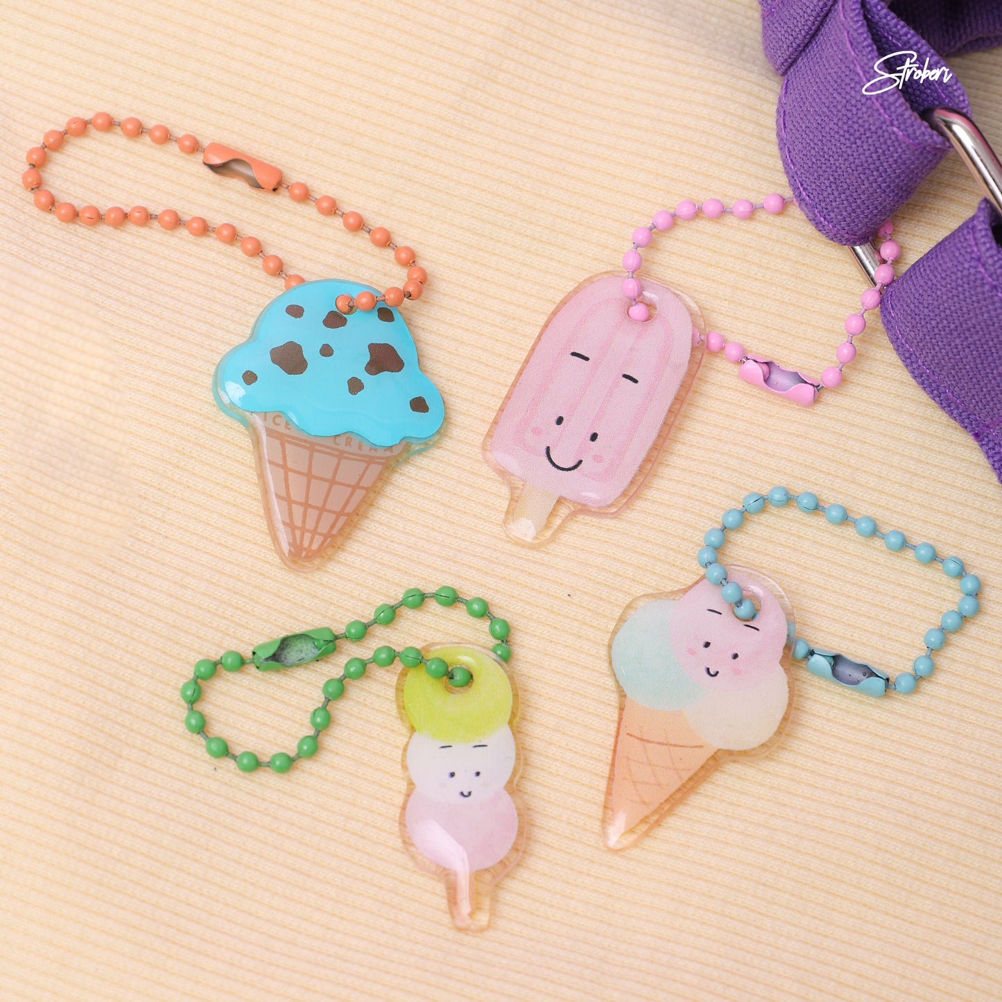 Stroberi Acrylic F&B 3D Keychain