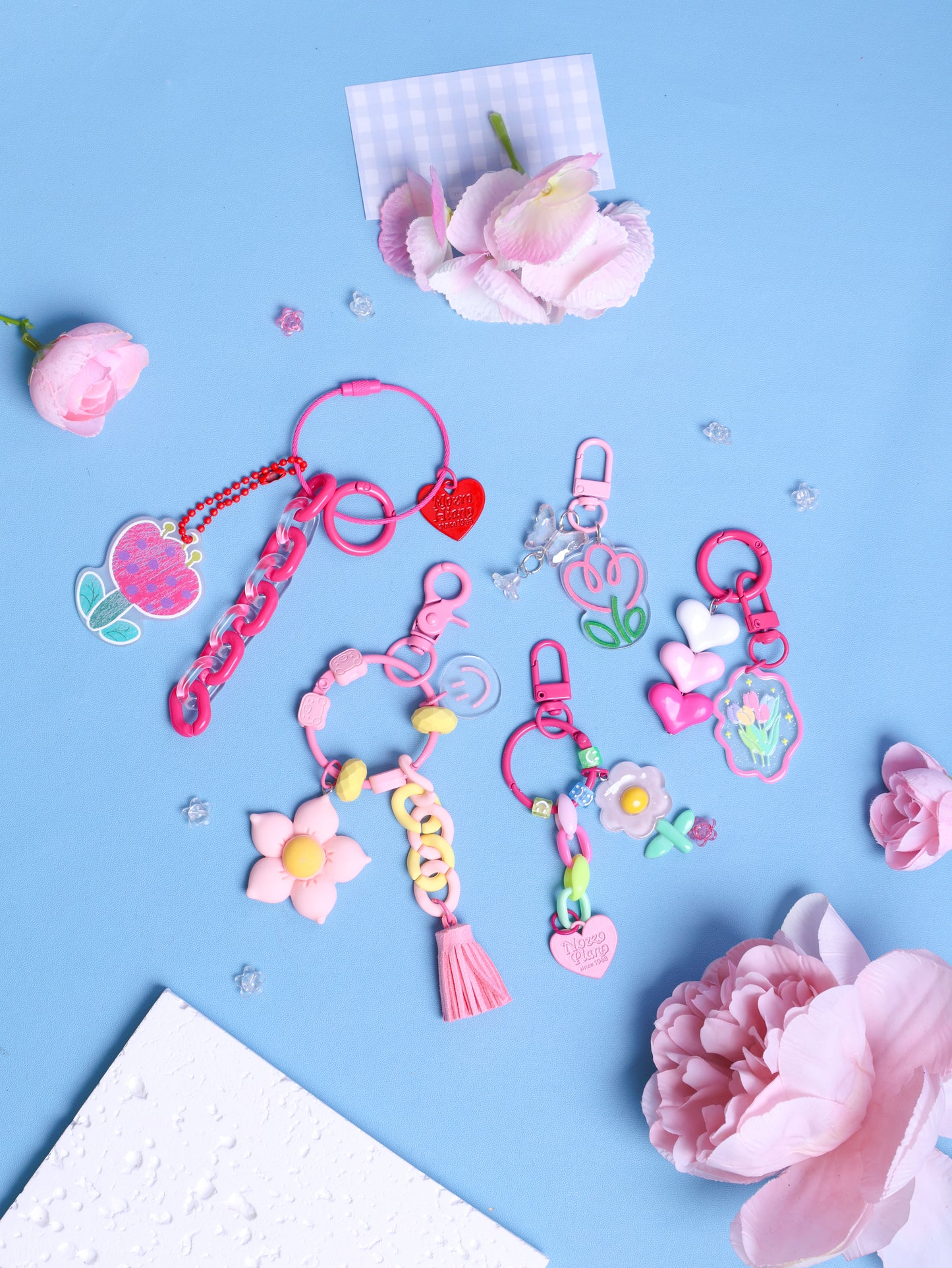 Stroberi Colorful Character Keychain -1