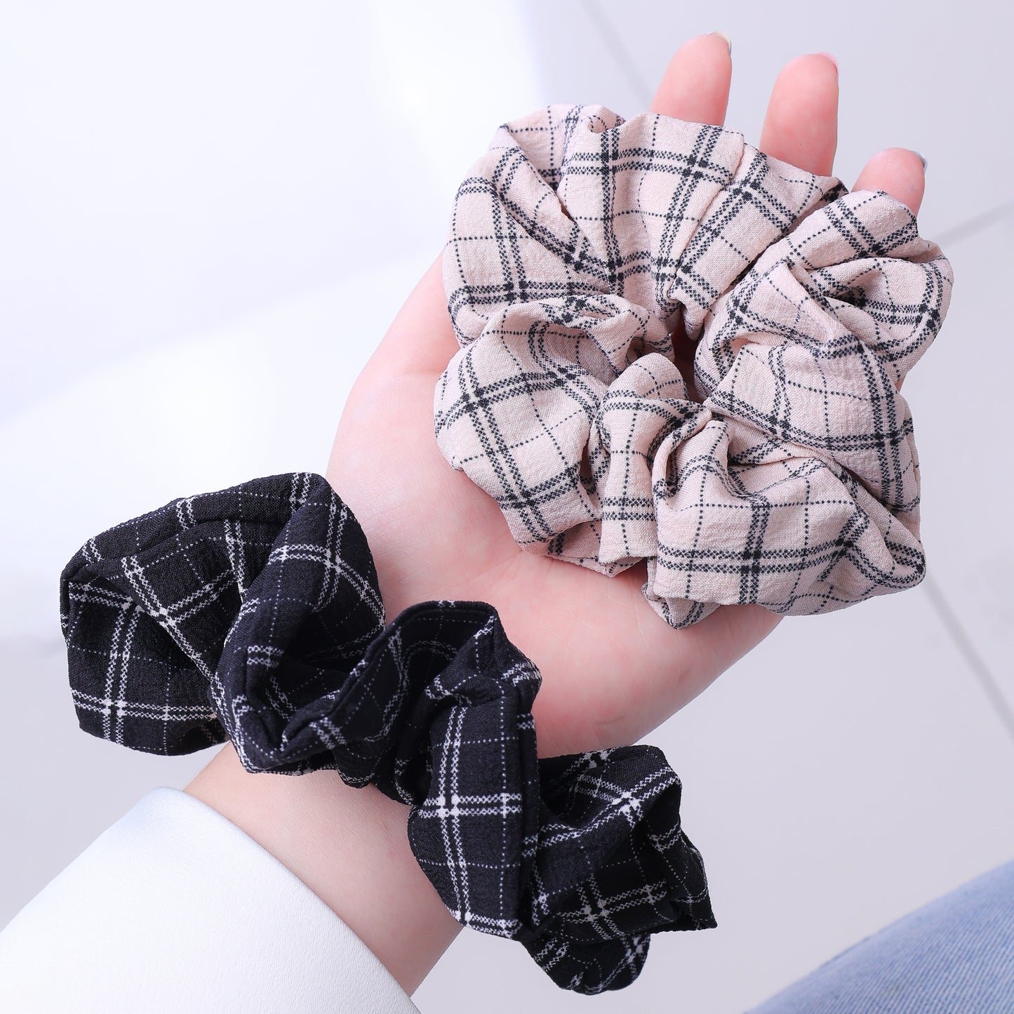 Stroberi Scrunchie Motif Square Hair Tie