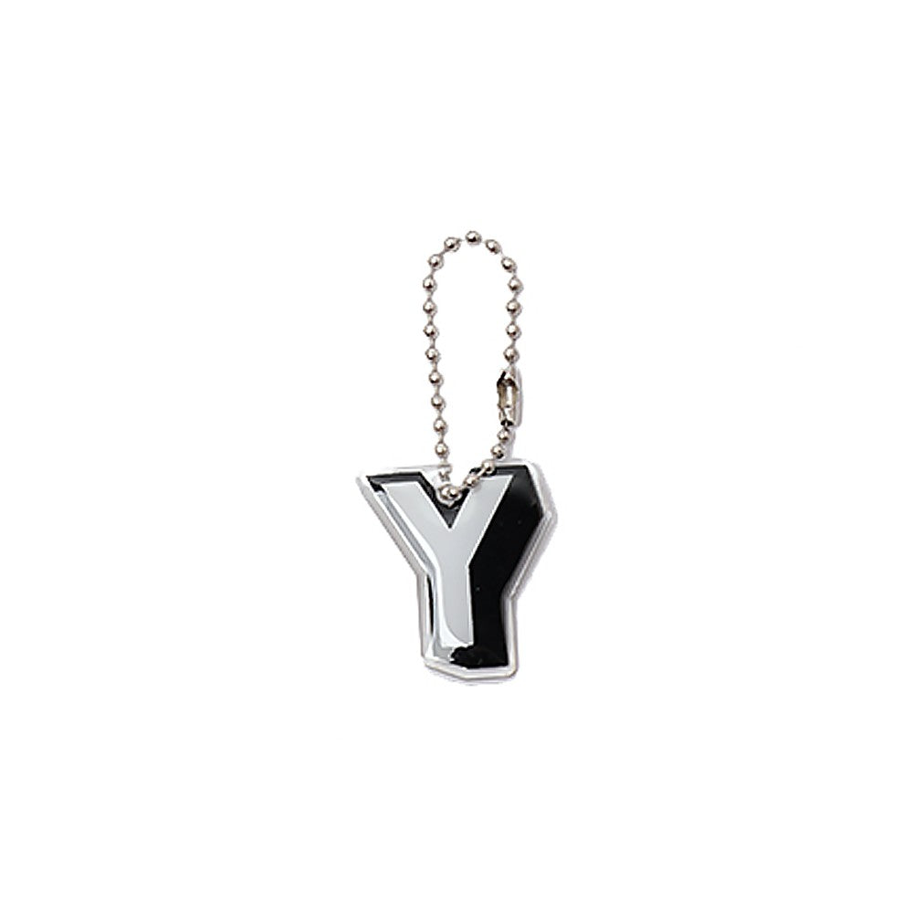 Stroberi Black & White Alphabet Keychain -2